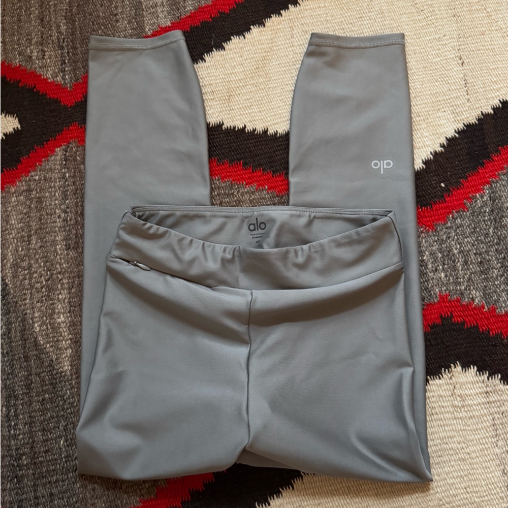 ALO Yoga Gray Capris